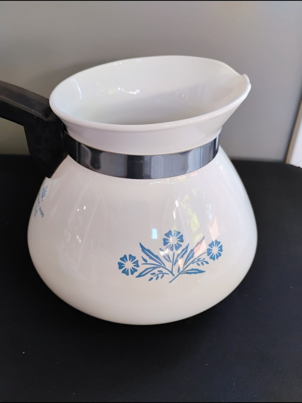 Retro Corning Ware Blue Cornflower Tea/Coffee Pot with Black Handle - Picture 9 of 16
